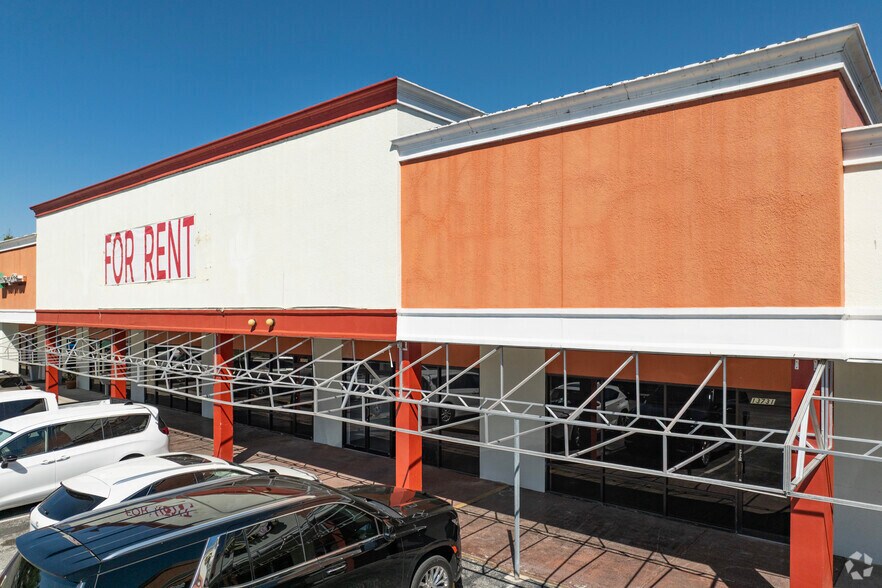 13705-13741 N Dale Mabry Hwy, Tampa, FL à louer - Photo du bâtiment - Image 3 de 12