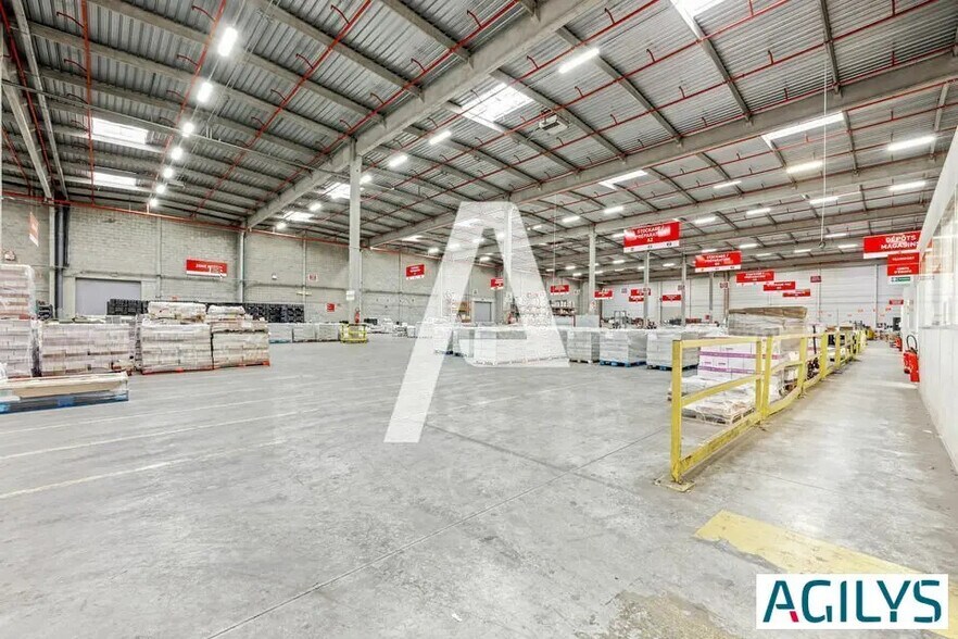 Industrial in Roissy-en-Brie for lease - Building Photo - Image 3 of 6