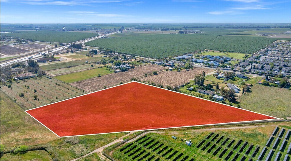 950 Gary Lane, Madera, CA à vendre - Photo du bâtiment - Image 2 de 6