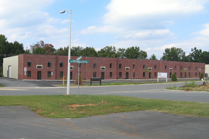 1201 Technology Dr, Indian Trail, NC for lease - Building Photo - Image 2 of 10