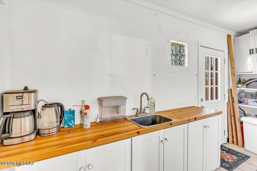 2561-2563 E Fort Lowell Rd, Tucson, AZ for sale - Interior Photo - Image 2 of 49
