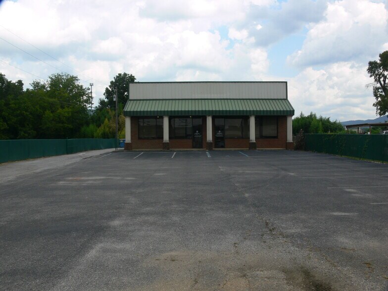 1631 E Hamric Dr, Oxford, AL à vendre - Photo du bâtiment - Image 3 de 16