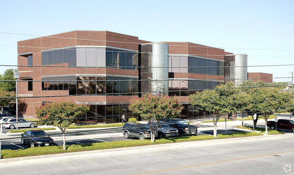 100 Sandau Rd, San Antonio, TX à louer - Photo du bâtiment - Image 2 de 17