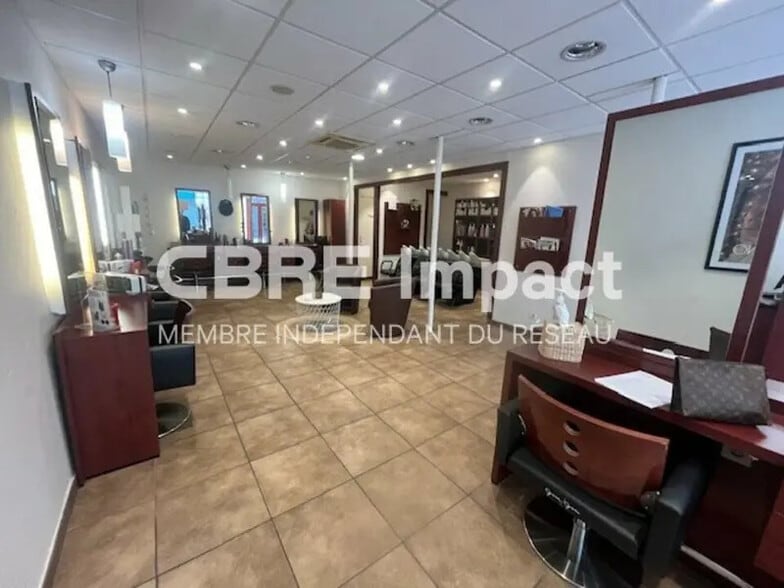 36 Rue Charrue, Dijon for lease - Interior Photo - Image 2 of 5