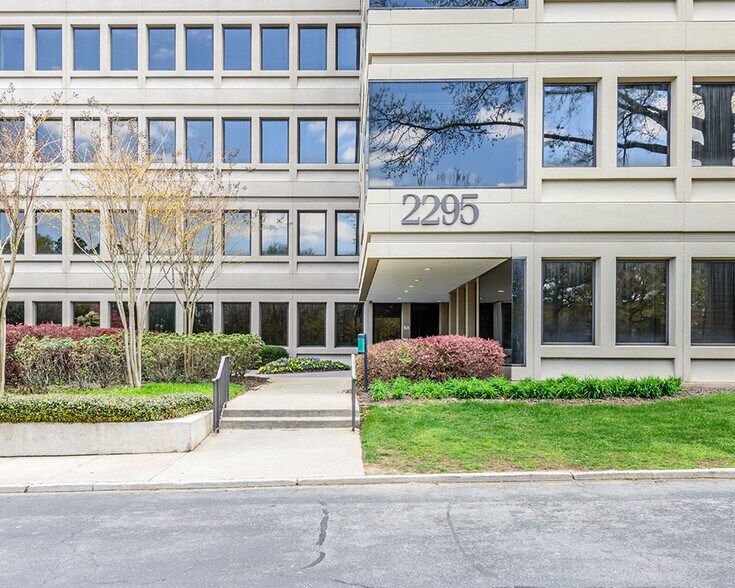 2295 Parklake Dr NE, Atlanta, GA à louer - Photo du bâtiment - Image 2 de 5