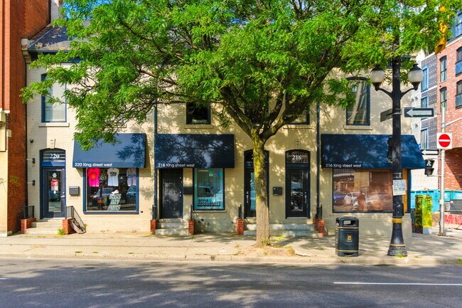 Plus de détails pour 220 King St W, Hamilton, ON - Commerce de détail à vendre