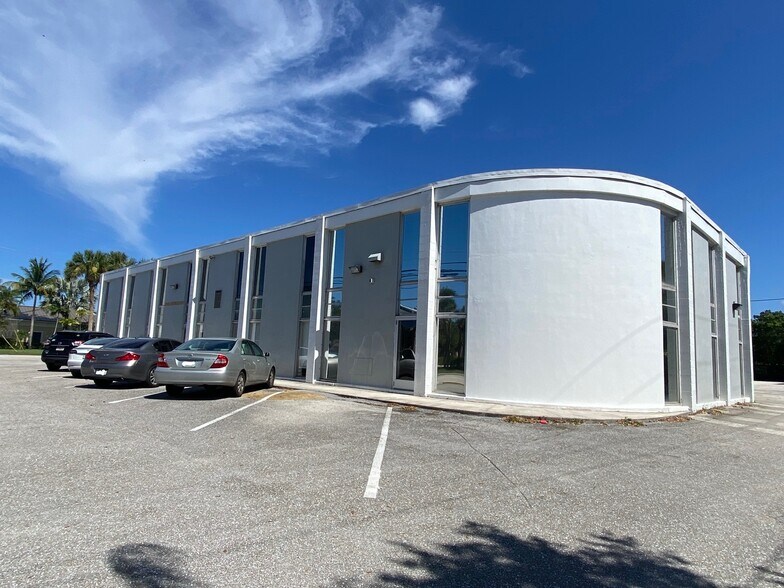 3902 Burns Rd, Palm Beach Gardens, FL à louer - Photo du bâtiment - Image 2 de 11