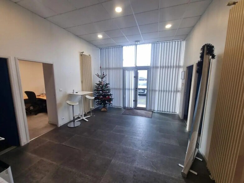 Industriel dans La Chapelle-sur-Erdre à louer - Hall d’entrée - Image 3 de 4