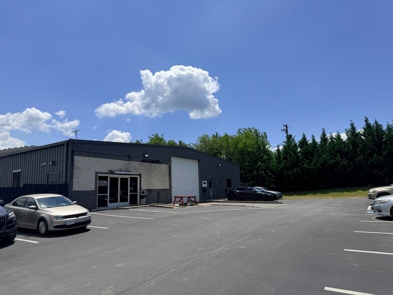 186 Wincrest Dr, Winchester, VA for sale - Building Photo - Image 3 of 18