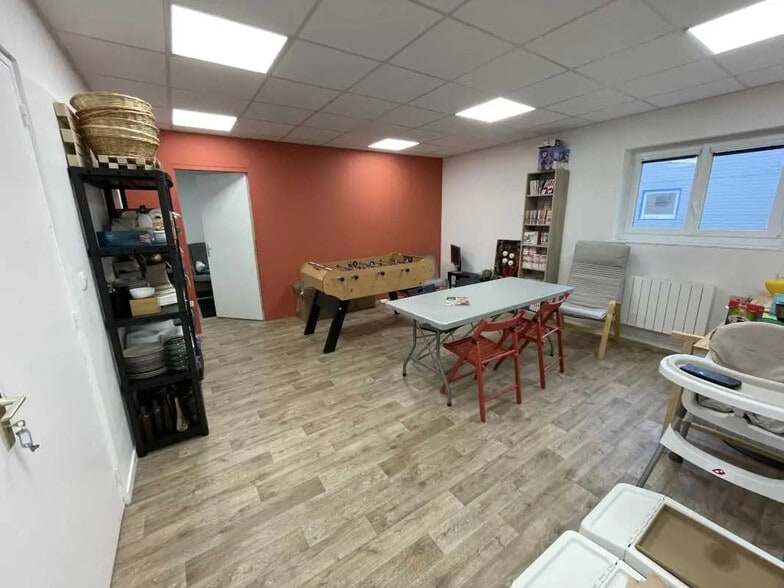 Flex in Le Petit-Quevilly for lease - Interior Photo - Image 3 of 5