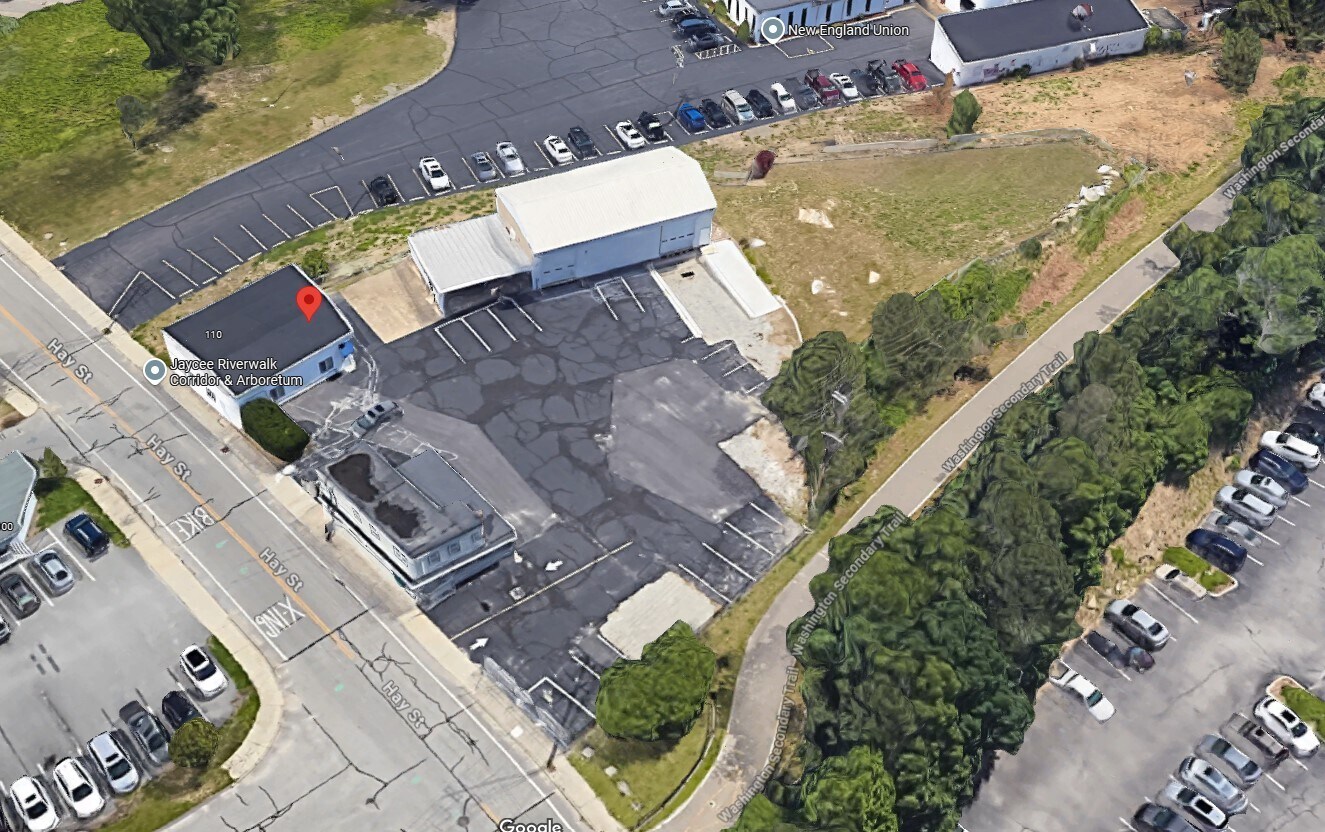 101 Hay St, West Warwick, RI à vendre Photo du bâtiment- Image 1 de 1