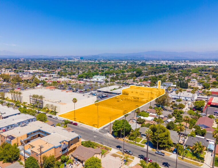 1820 Main st, Santa Ana, CA à vendre - Photo du bâtiment - Image 2 de 7