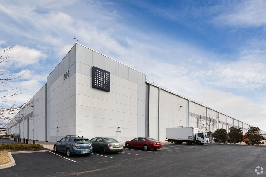 586 Gulf Ave, Staten Island, NY for lease - Building Photo - Image 3 of 15