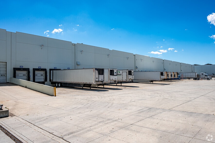 1320 S Baker Ave, Ontario, CA for lease - Building Photo - Image 2 of 6