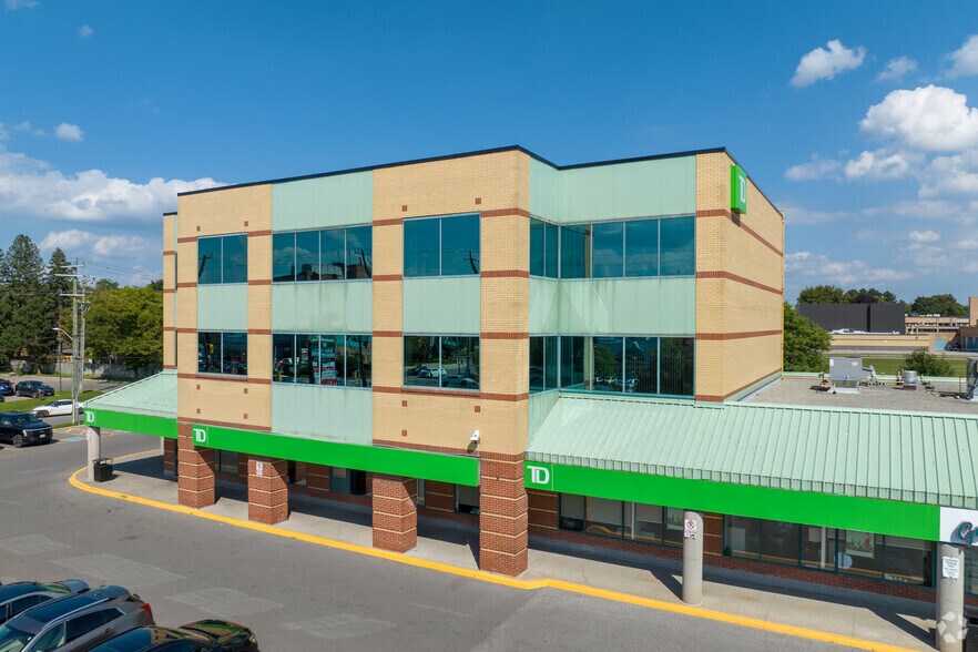 14845 Yonge St, Aurora, ON à louer - Photo du bâtiment - Image 2 de 5