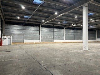 Flex in Ennery for lease - Interior Photo - Image 3 of 7