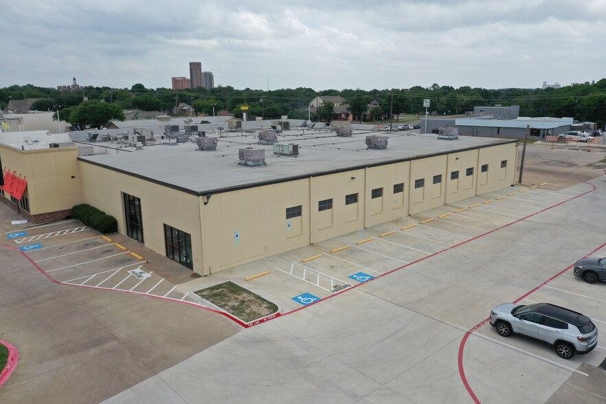 501-511 W University Dr, Denton, TX for lease - Building Photo - Image 2 of 8