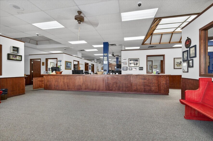 111 SE Frank Phillips Blvd, Bartlesville, OK à vendre - Photo du bâtiment - Image 3 de 33