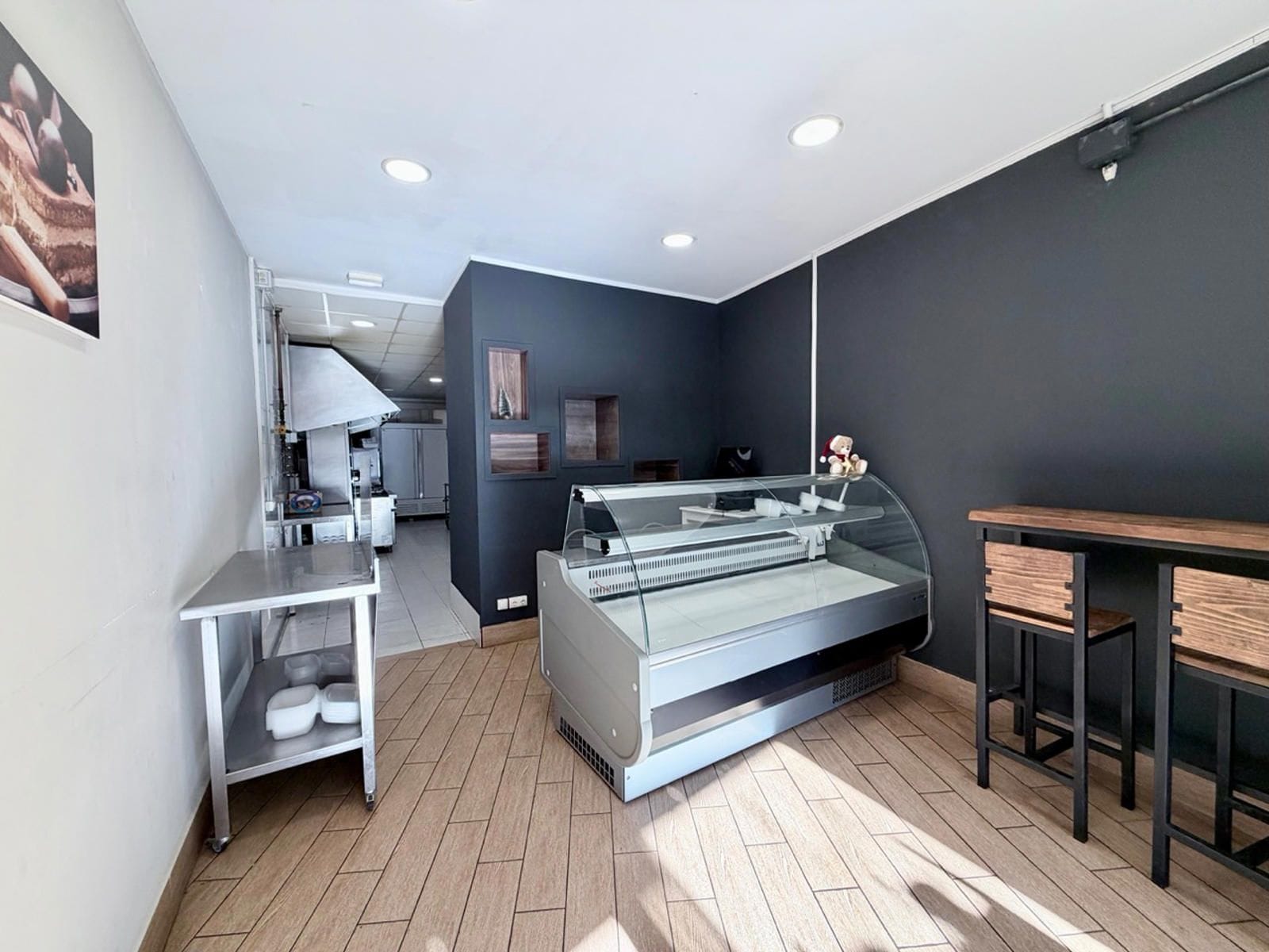 Retail in Sant Feliu de Llobregat, Barcelona for lease Interior Photo- Image 1 of 18