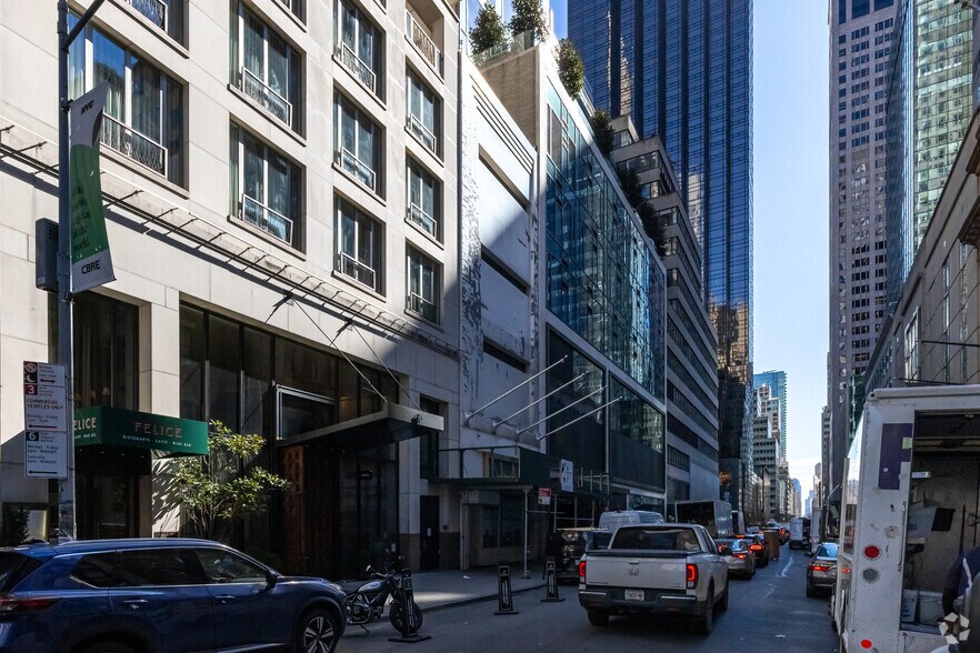 11 W 56th St, New York, NY à louer - Photo principale - Image 1 de 11
