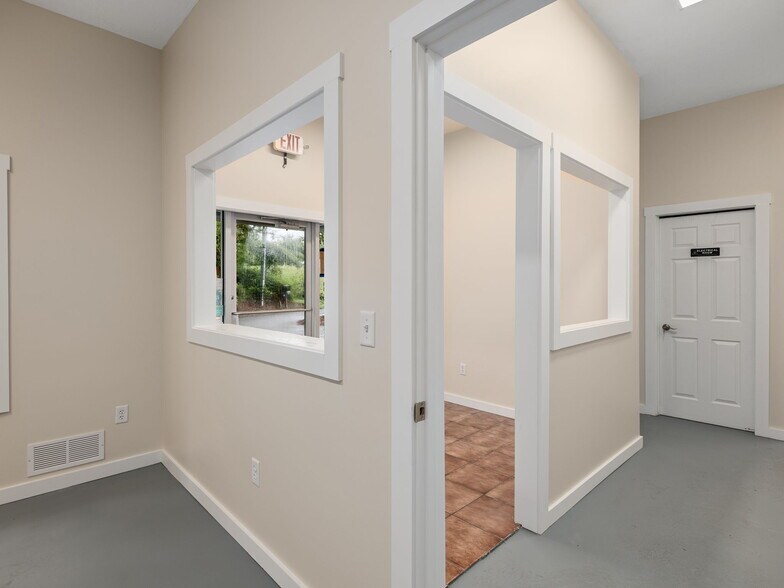 732 Jonesborough St, Hendersonville, NC à louer - Hall d’entrée - Image 3 de 17