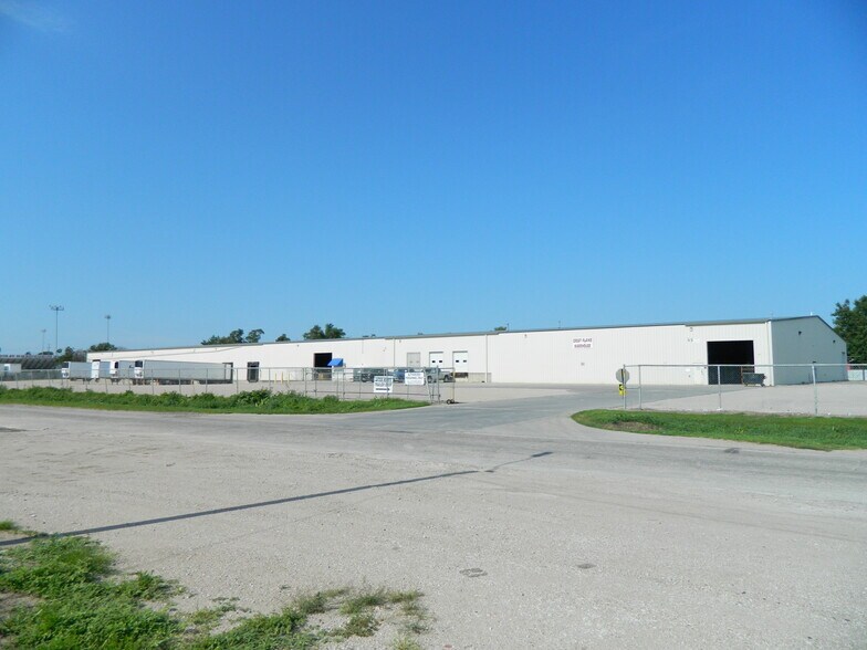 505-515 S Main St, Fremont, NE for lease - Building Photo - Image 2 of 7