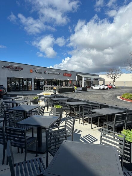 3300-3398 S Bristol St, Santa Ana, CA for lease - Building Photo - Image 3 of 4