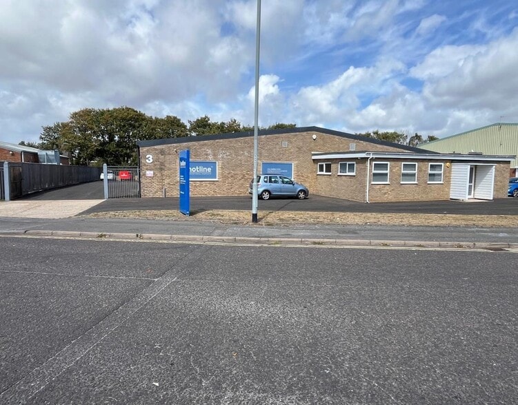 3 Airfield Way, Christchurch for sale - Building Photo - Image 2 of 11