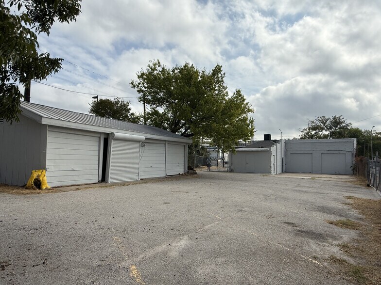 3700 Guadalupe St, Austin, TX à louer - Photo du bâtiment - Image 2 de 2