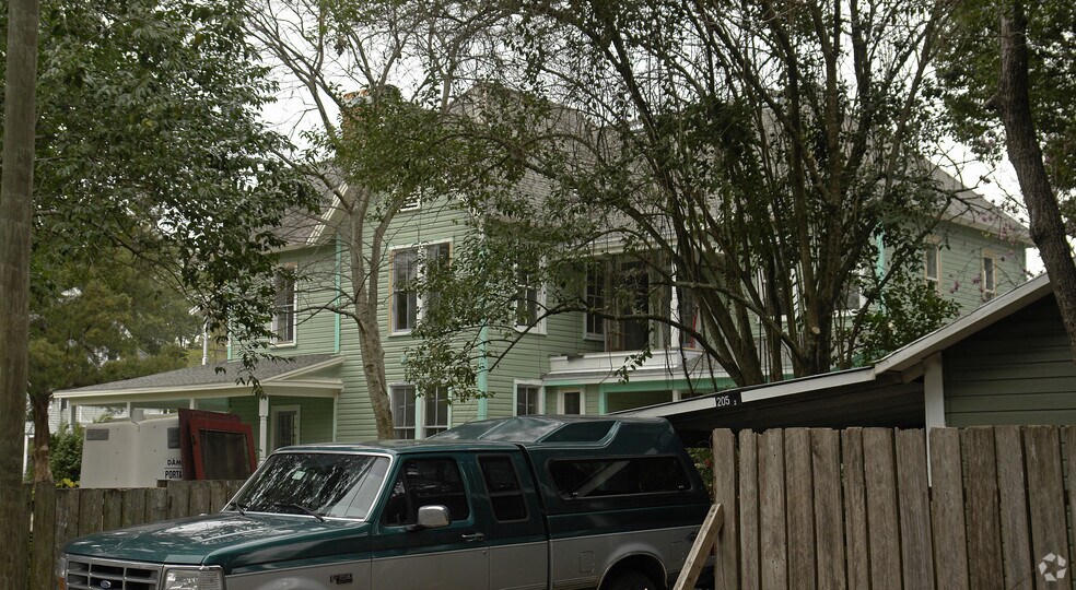 205 SE 7th St, Gainesville, FL à vendre - Photo du bâtiment - Image 2 de 3