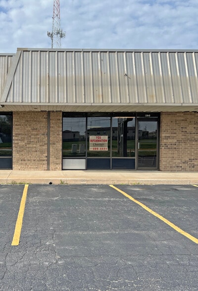 2949 E Chestnut Expy, Springfield, MO for lease - Building Photo - Image 1 of 3
