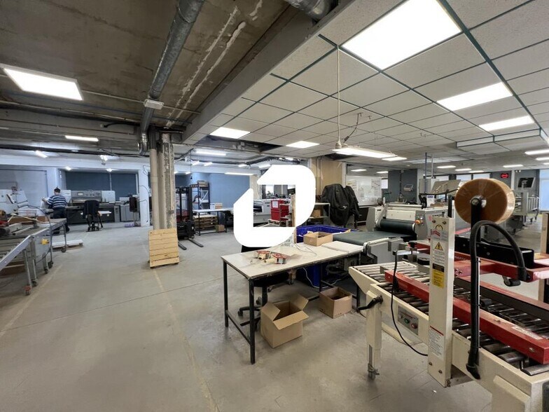 Flex in Tourcoing for lease - Building Photo - Image 3 of 11