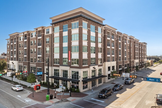 More details for 100 E Main St, Lewisville, TX - Office/Retail, Retail for Lease