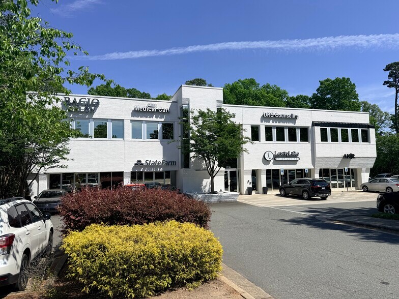 5720 Creedmoor Rd, Raleigh, NC à louer - Photo principale - Image 1 de 2