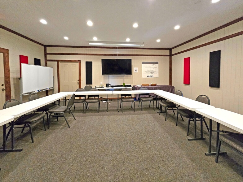 1111 N Walnut Ave, New Braunfels, TX for lease - Building Photo - Image 3 of 20