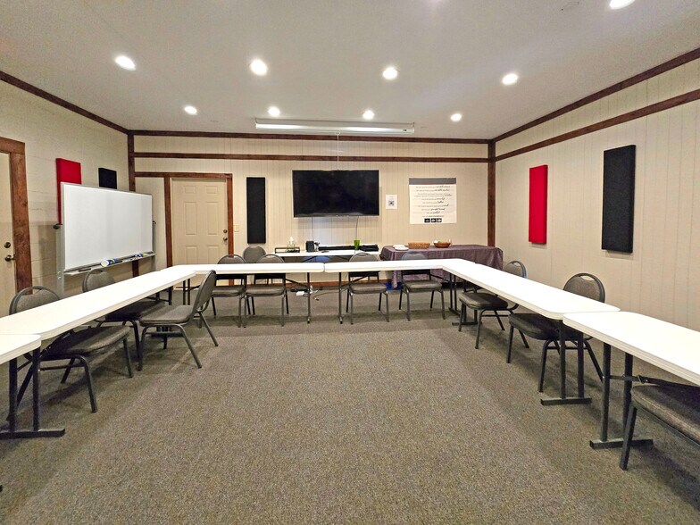 1111 N Walnut Ave, New Braunfels, TX à louer - Photo du bâtiment - Image 3 de 20