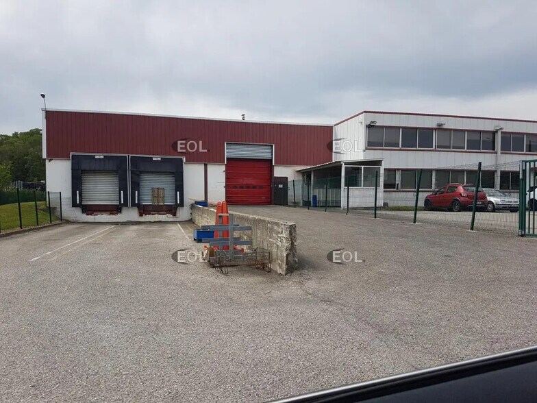 Flex dans Chaponost à louer - Photo du bâtiment - Image 1 de 9