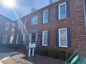 576 Executive Pl, Fayetteville, NC à louer Photo intérieure- Image 1 de 6