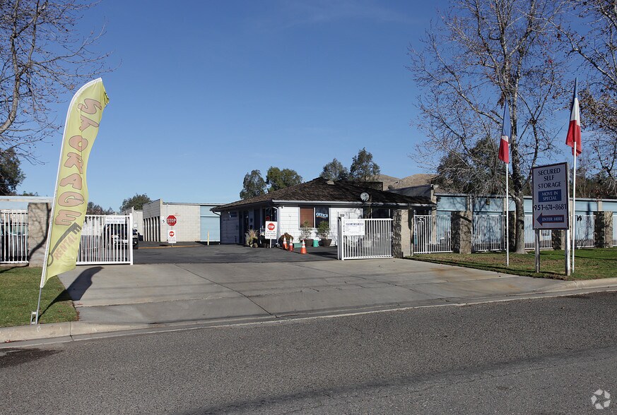 29135 Riverside Dr, Lake Elsinore, CA à vendre - Photo principale - Image 1 de 3