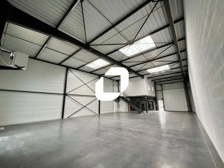 88 Rue De L'Industrie, Saint-Priest à louer - Photo intérieure - Image 3 de 10