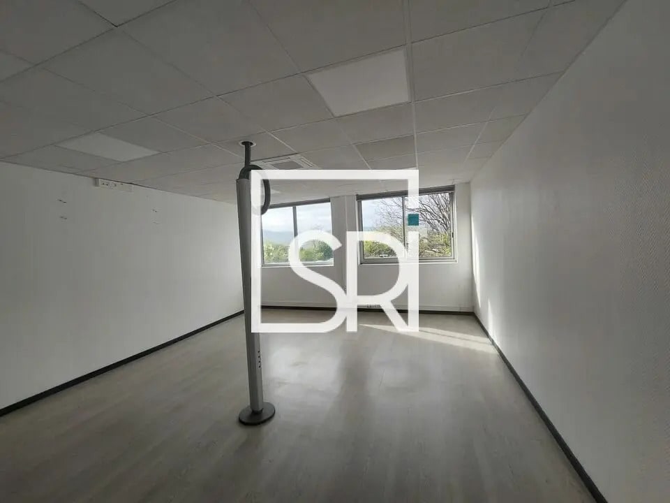 Office in Cournon-d'Auvergne for sale Interior Photo- Image 1 of 13