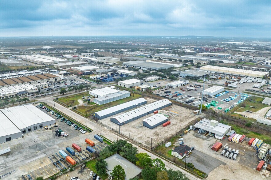 Blaffer St. Warehouses portefeuille de 3 propriétés à vendre sur LoopNet.ca - Photo du bâtiment - Image 3 de 3