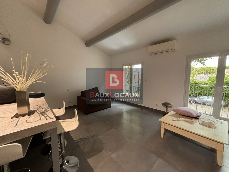 Office in Courthézon for lease Interior Photo- Image 1 of 12