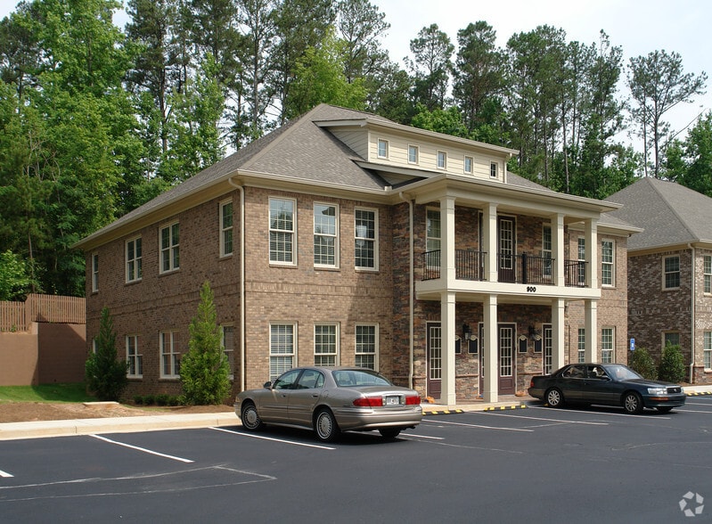 1905 Woodstock Rd, Roswell, GA for lease - Primary Photo - Image 1 of 10