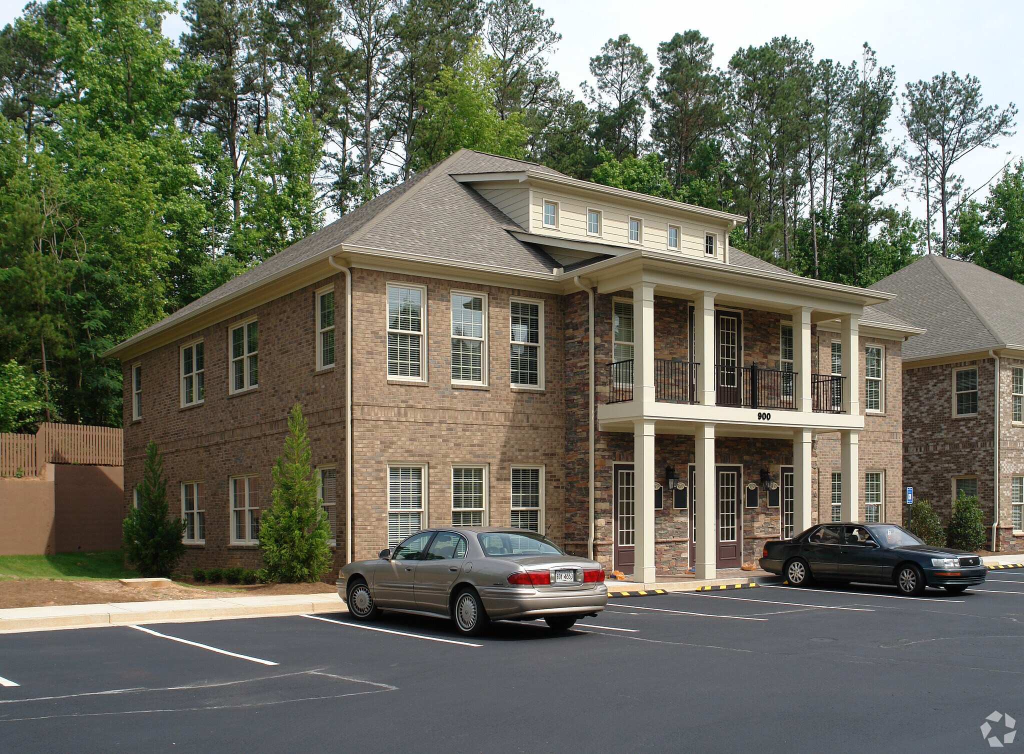 1905 Woodstock Rd, Roswell, GA for lease Primary Photo- Image 1 of 11