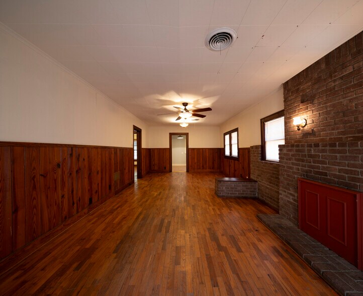 1013 N Locust St, Denton, TX à vendre - Photo intérieure - Image 2 de 13