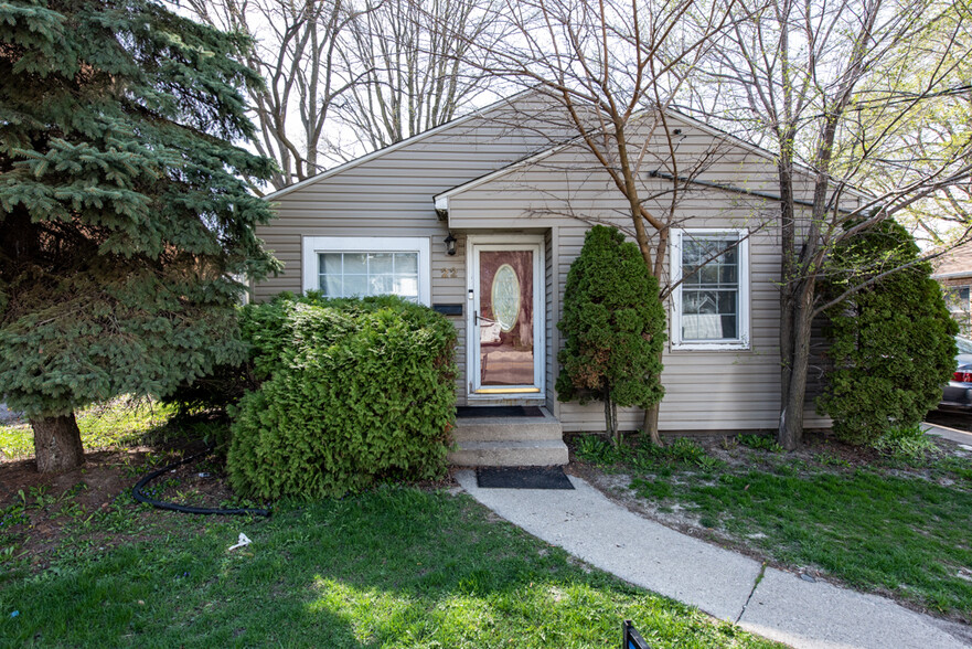 22 N Lewis Ave, Waukegan, IL à vendre - Photo du bâtiment - Image 1 de 1