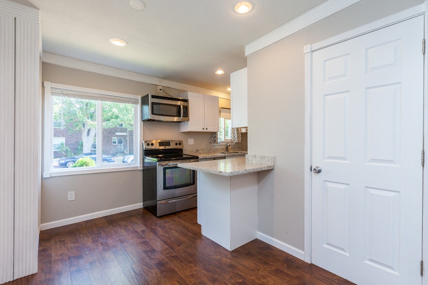 222 N I St, Tacoma, WA for sale - Interior Photo - Image 3 of 9