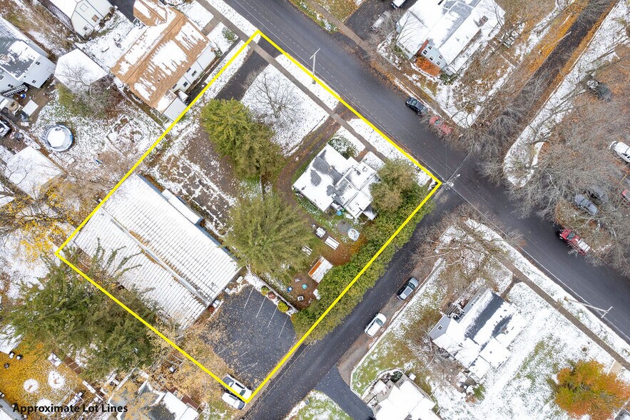 210 Orchard St, Fayetteville, NY à vendre - Photo du bâtiment - Image 2 de 19