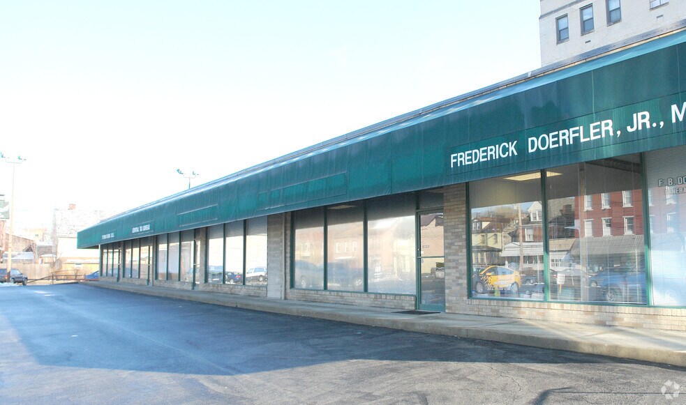 250-260 S Jefferson St, Kittanning, PA à vendre - Photo du bâtiment - Image 2 de 2